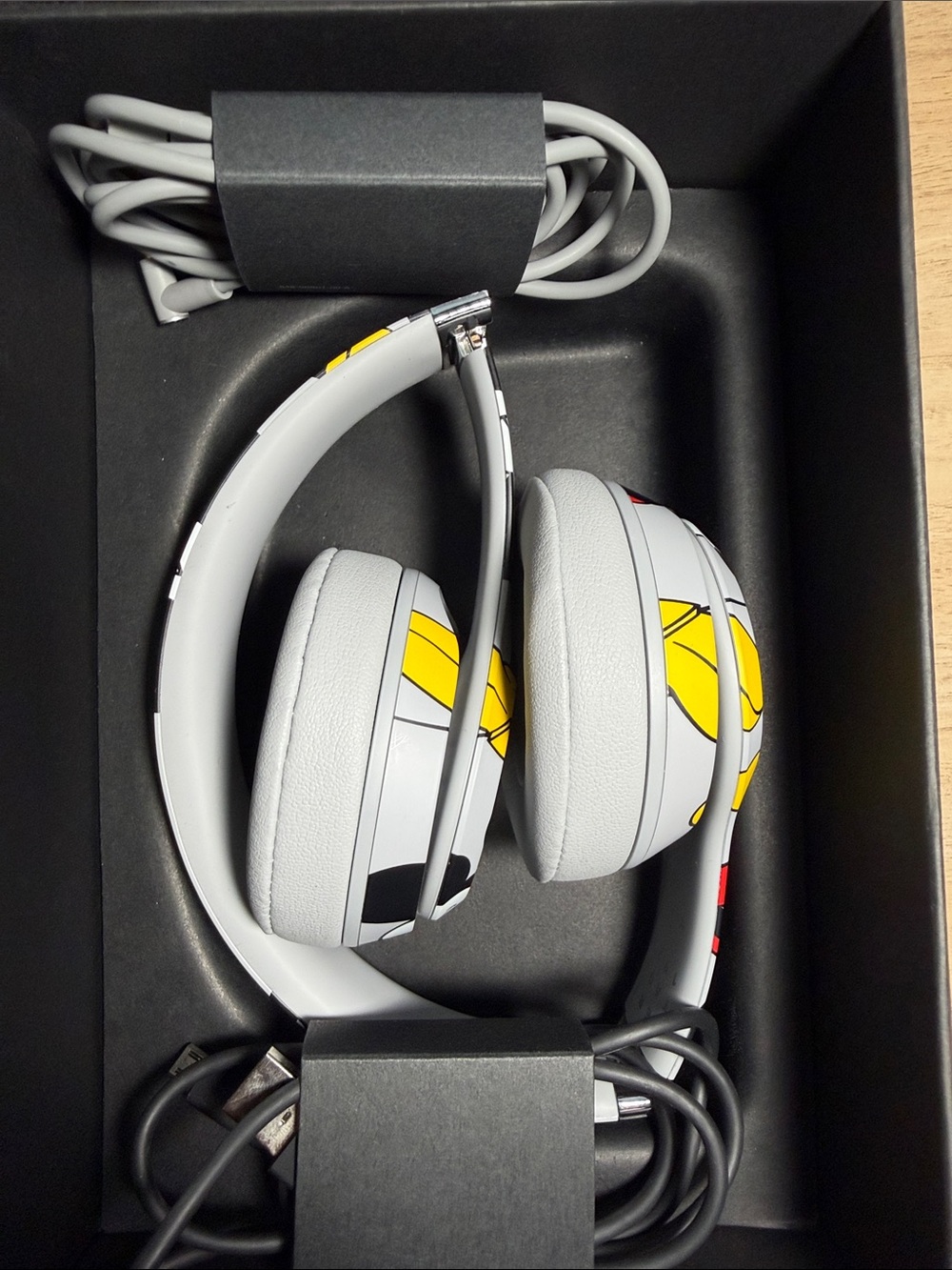 Beats Solo3 Wireless Mickey 90th Anniversary Headphones - Gray/Red/Yellow - Picture 10 of 12